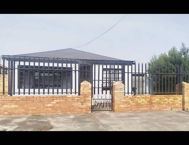 5 BEDROOM HOUSE FOR SALE IN MACKENZIEVILLE